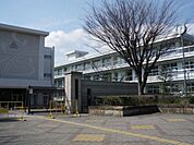 中学校「みよし市立三好中学校まで486m」