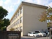 小学校「町立学戸小学校まで1200m」