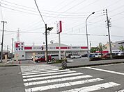 ドラッグストア 「ココカラファイン　ドラッグストアまで330m」