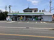 コンビニ「ファミリーマート　蟹江本町店まで600m」