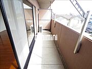 南向きの日当たりのよいベランダです。