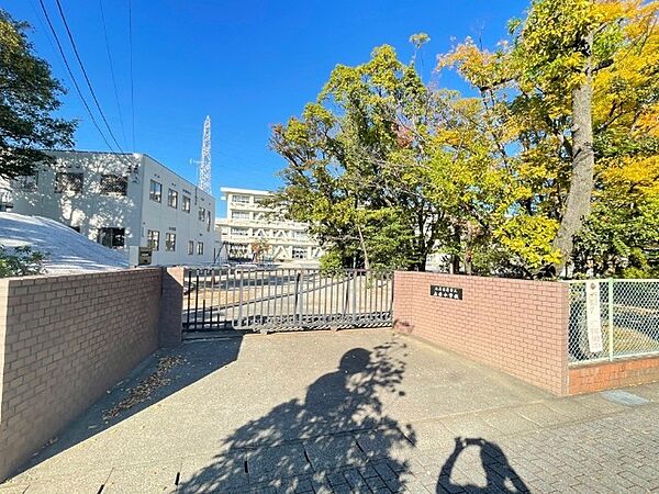 画像15:小学校「北名古屋市立五条小学校まで1297m」