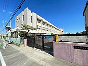小学校「北名古屋市立西春小学校まで701m」