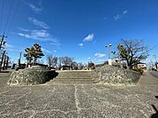 公園「コッツ山公園まで916m」