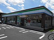 コンビニ「ファミリーマートまで320m」