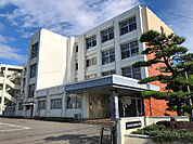 小学校「北名古屋市立師勝東小学校まで562m」