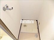 室内に洗濯機が置けます。