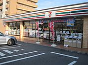 コンビニ「セブンイレブンまで270m」