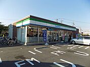 コンビニ「ファミリーマートまで270m」