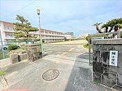 小学校「弥富市立桜小学校まで394m」