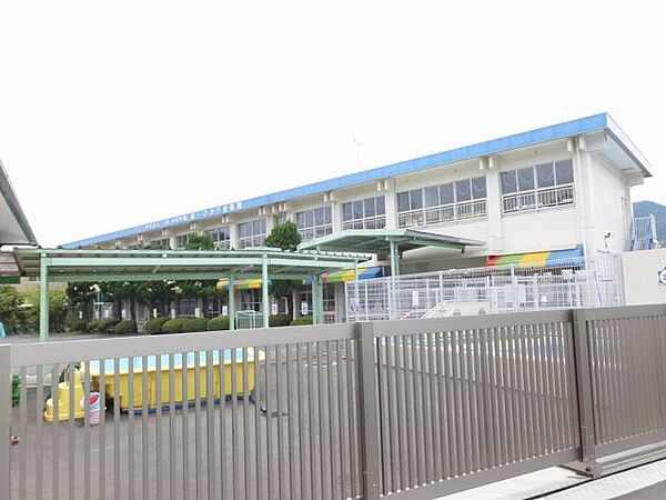 画像8:幼稚園、保育園「第一ひかり幼稚園まで620m」