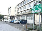 小学校「市立新通小学校まで440m」