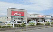 スーパー「バロー竜南店まで444m」