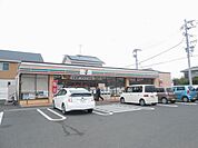コンビニ「セブンイレブンまで670m」