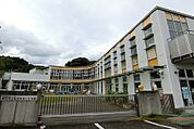 幼稚園、保育園「静岡市立由比こども園まで359m」