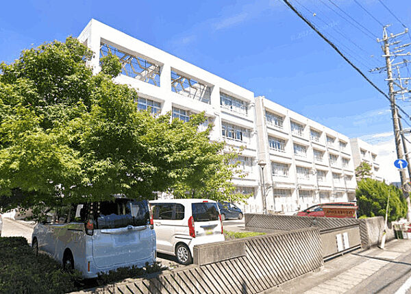 画像25:中学校「静岡市立安東中学校まで643m」