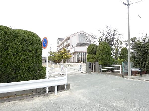 画像24:中学校「市立丸塚中学校まで530m」