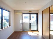角部屋ならではの二面採光で明るいです
