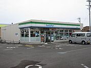 コンビニ「ファミリーマートまで250m」