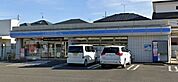 コンビニ「ローソン藤枝茶町一丁目店まで555m」