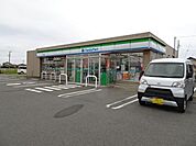 コンビニ「ファミリーマート吉田川尻店まで457m」