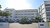 中学校「藤枝市立高洲中学校まで1472m」