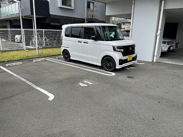 画像22:駐車場