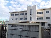 小学校「市立西山口小学校まで757m」