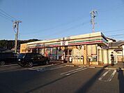 コンビニ「セブンイレブンまで950m」
