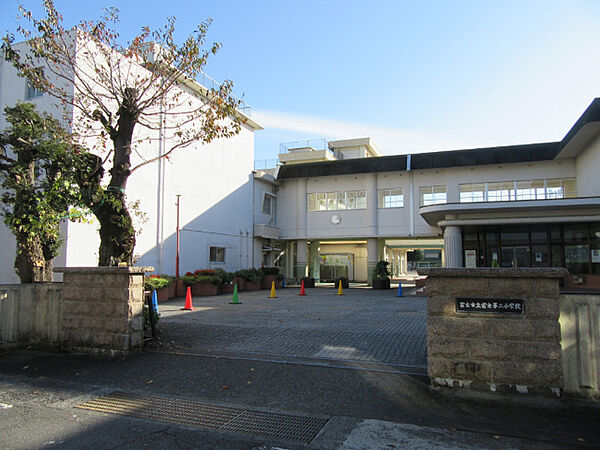 画像24:小学校「富士市立富士第二小学校まで1589m」