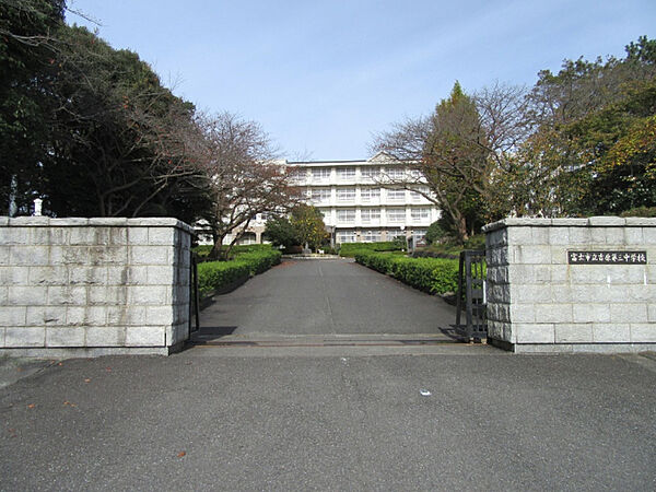 画像26:中学校「富士市立吉原第三中学校まで1470m」