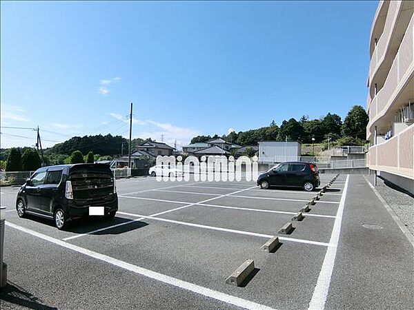 画像15:駐車場