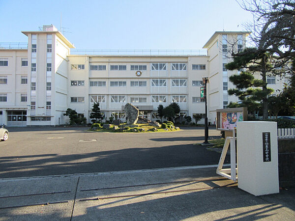 画像14:中学校「富士市立富士南中学校まで1024m」