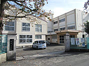 小学校「富士市立須津小学校まで610m」