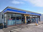 コンビニ「ローソン富士三四軒屋店まで802m」