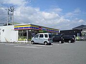コンビニ「ミニストップ富士中里店まで289m」