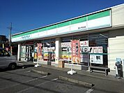 コンビニ「ファミリーマート富士見台店まで271m」