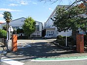 小学校「富士市立富士第二小学校まで659m」