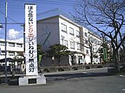 小学校「富士市立岩松小学校まで1011m」