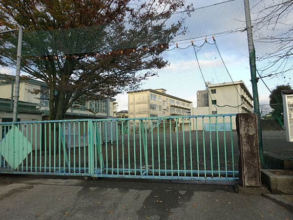 画像16:小学校「富士宮市立富丘小学校まで776m」