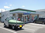 コンビニ「ファミリーマート万野原バイパス店まで674m」