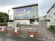 小学校「焼津市立豊田小学校まで1121m」