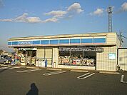 コンビニ「ローソン柳津佐波店まで990m」