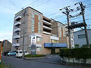 病院「柳津病院まで1800m」
