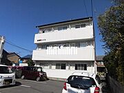 3階建ての全9戸のマンション