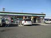 コンビニ「ファミリーマートまで850m」