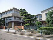 小学校「岐阜市立鶉小学校まで1718m」