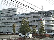 病院「山内ホスピタルまで2000m」