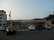 コンビニ「セブンイレブンまで550m」