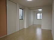 角部屋で窓多いです